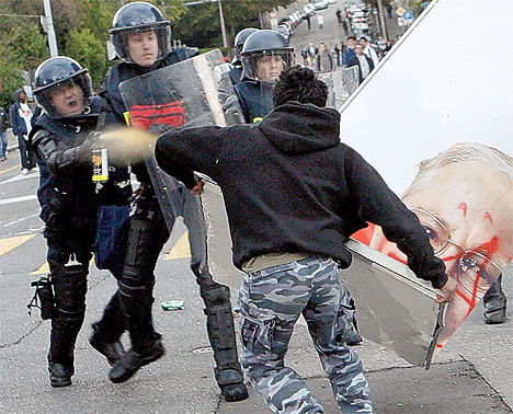 Haos pe strazile Genevei din cauza militantilor antiglobalizare