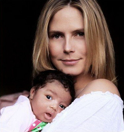 Heidi Klum si-a scos fetita pe Internet!