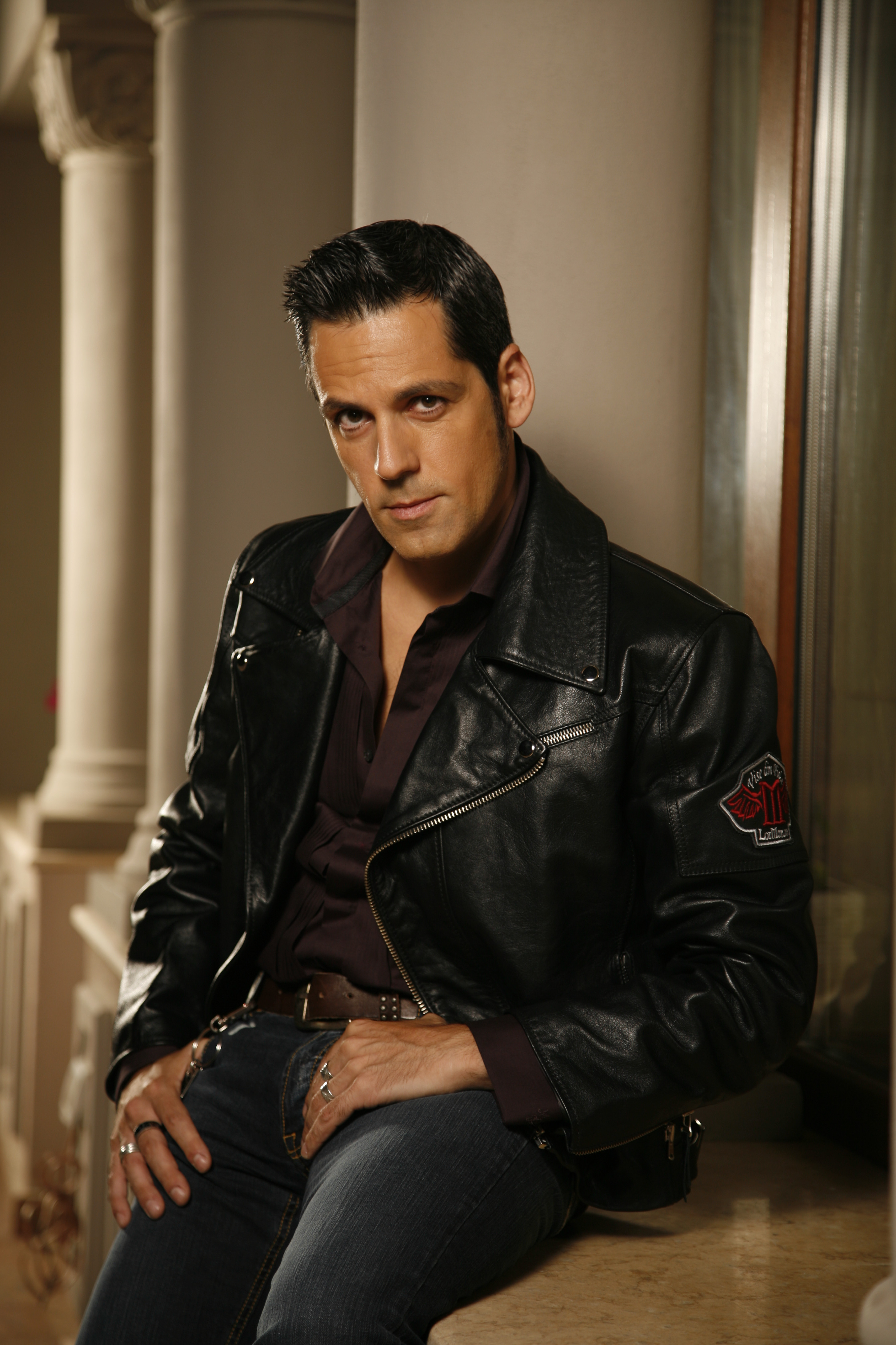 Stefan Banica te invita la autografe!