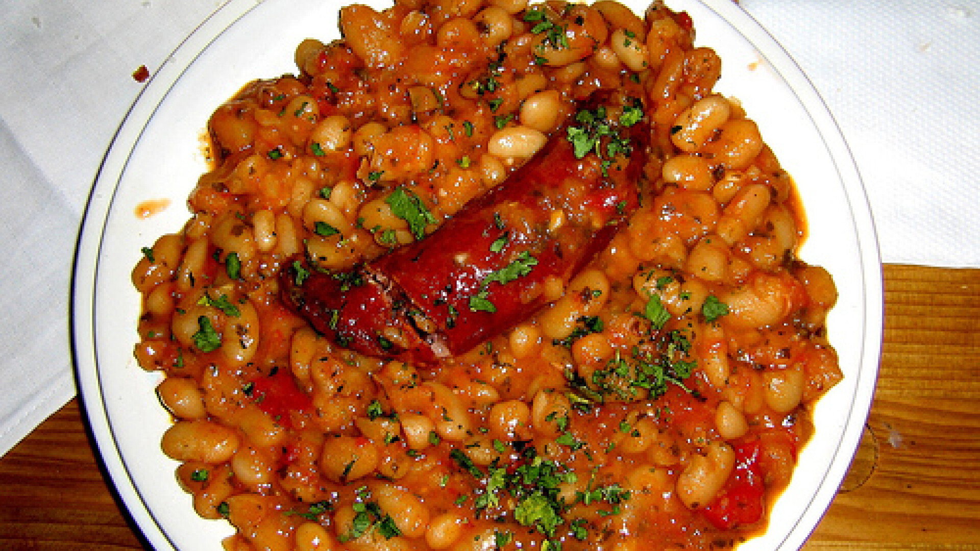 Fasole cu carnati, tuica, voie buna! Asa sarbatoresc romanii de 1 Decembrie