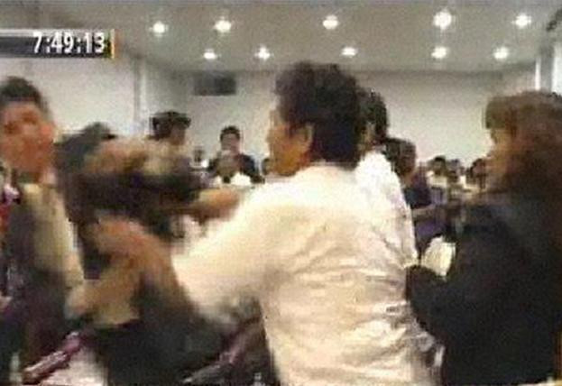 Nunta cu nabadai! Luat la bataie de rudele nevestei chiar in fata altarului