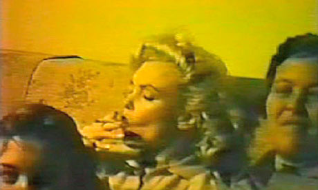 Un film mut care te lasa...mut: Marilyn Monroe se drogheaza cu marijuana!