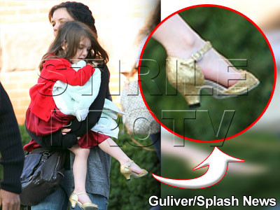 Katie Holmes apara dreptul la pantofi cu toc al lui Suri!