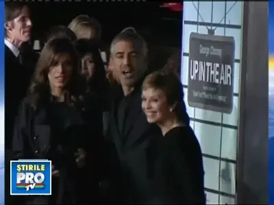 George Clooney, cu mama si iubita la premiera filmului „Up In The Air”!