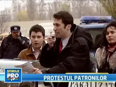 Oamenii de afaceri, suparati pe Registrul Comertului! Au iesit in strada