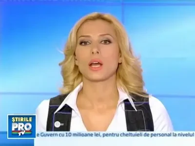 Un pudel roz, discriminat din cauza culorii... blanitei!