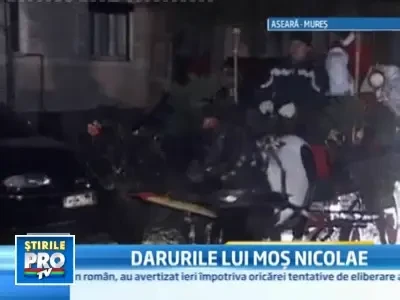 Mos Nicolae le-a inseninat duminica copiilor cuminti, cu multe cadouri