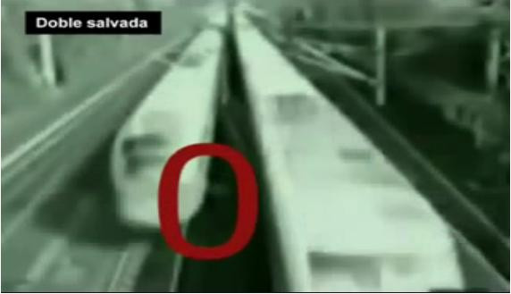 Asta da noroc! La un pas sa fie lovit nu de unul, ci de doua trenuri! VIDEO