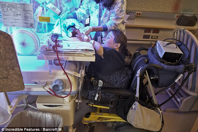 Cea mai mica mama din lume! Are 71 de centimetri si 3 copii