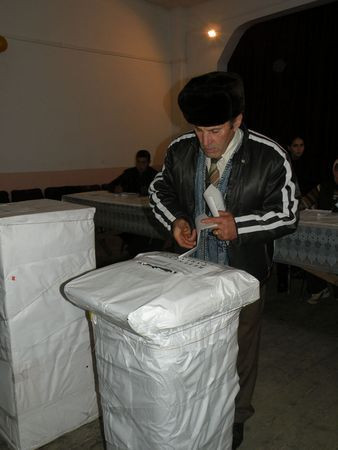 Cum s-a votat in judetul Vrancea? Voturile au ajuns la gunoi! La propriu!