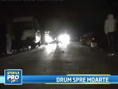 A vrut sa depaseasca o caruta, dar a fost spulberat de o duba pe contrasens