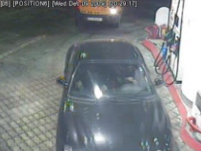 Au vrut sa fure o masina din Praga, dar au fost prinsi!