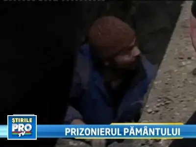 Pitesti: tone de pamant si bucati de beton s-au prabusit peste un muncitor