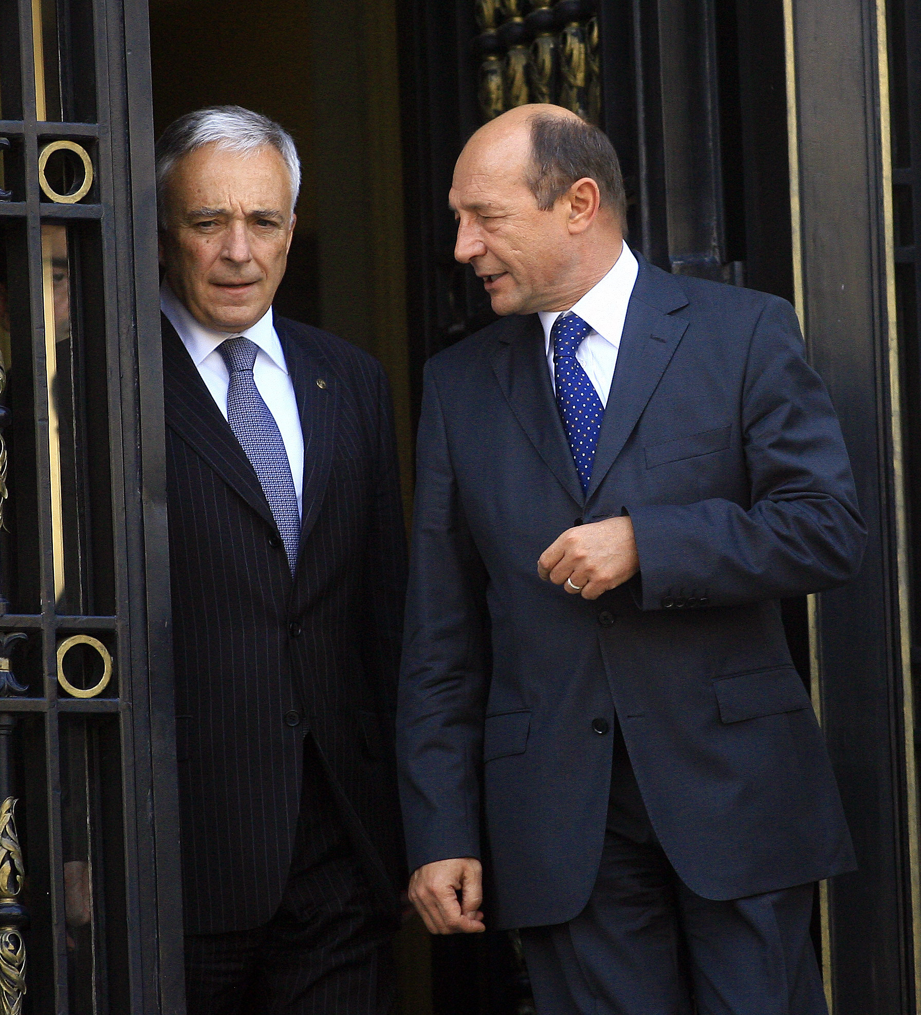 Basescu: N-am discutat cu Isarescu despre functia de premier