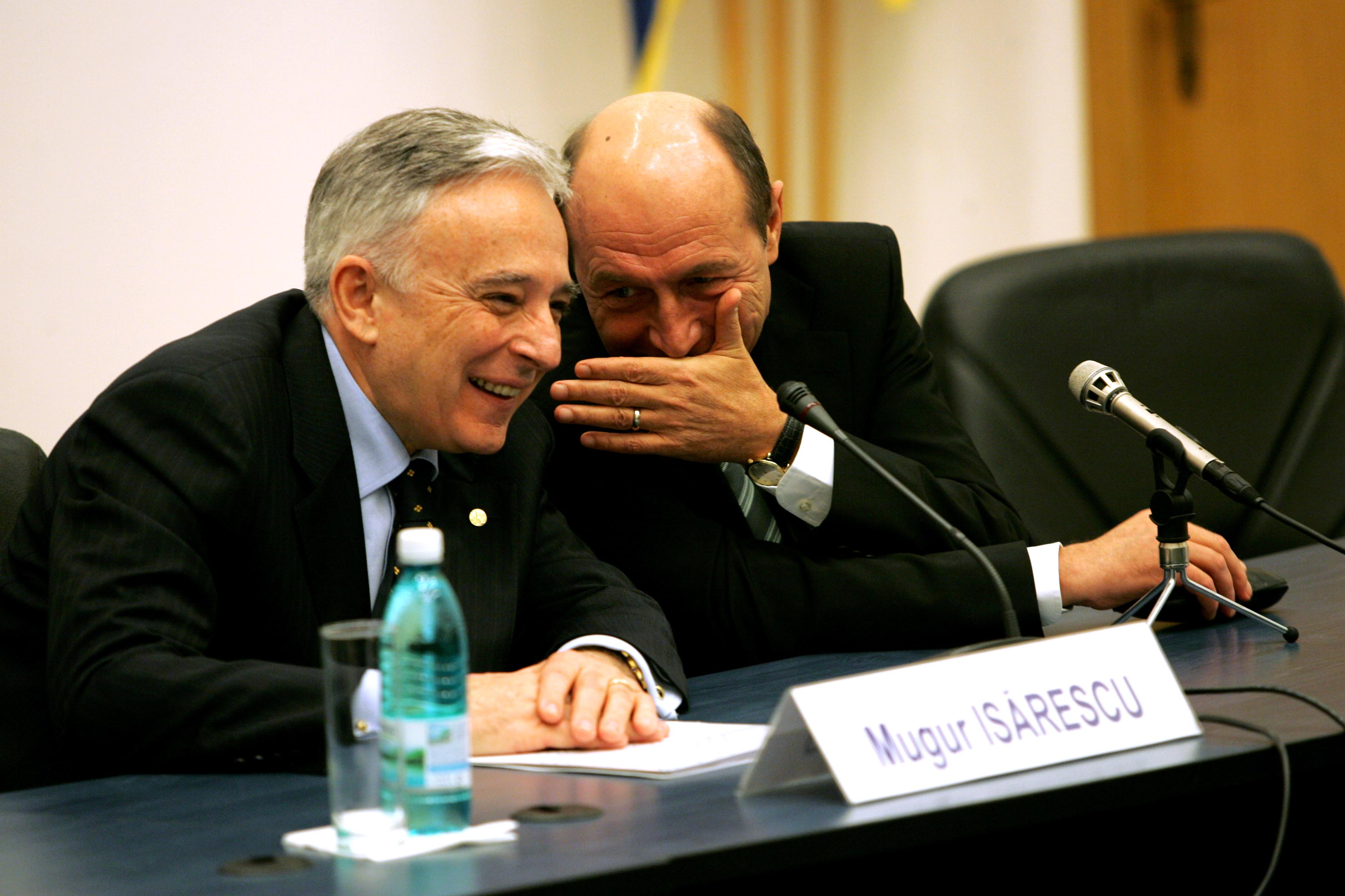 Mugur Isarescu nu este interesat de Presedintie, ramane la afacerea cu vin