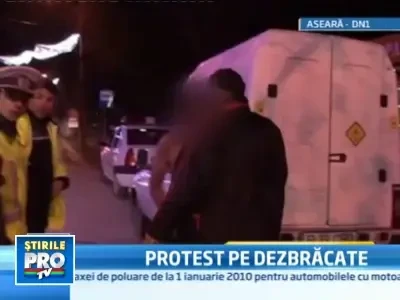 S-a dezbracat in plina strada, suparat ca politia i-a confiscat marfa!