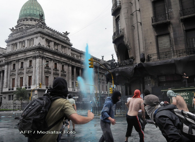 Proteste violente la Universitatea din Buenos Aires!