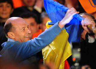 Basescu 2 poate trece Guvernul 3. Afla ce calcule si-au facut politicienii