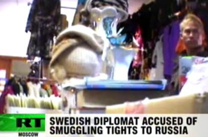 Diplomat prins in timp ce facea contrabanda cu ciorapi de dama