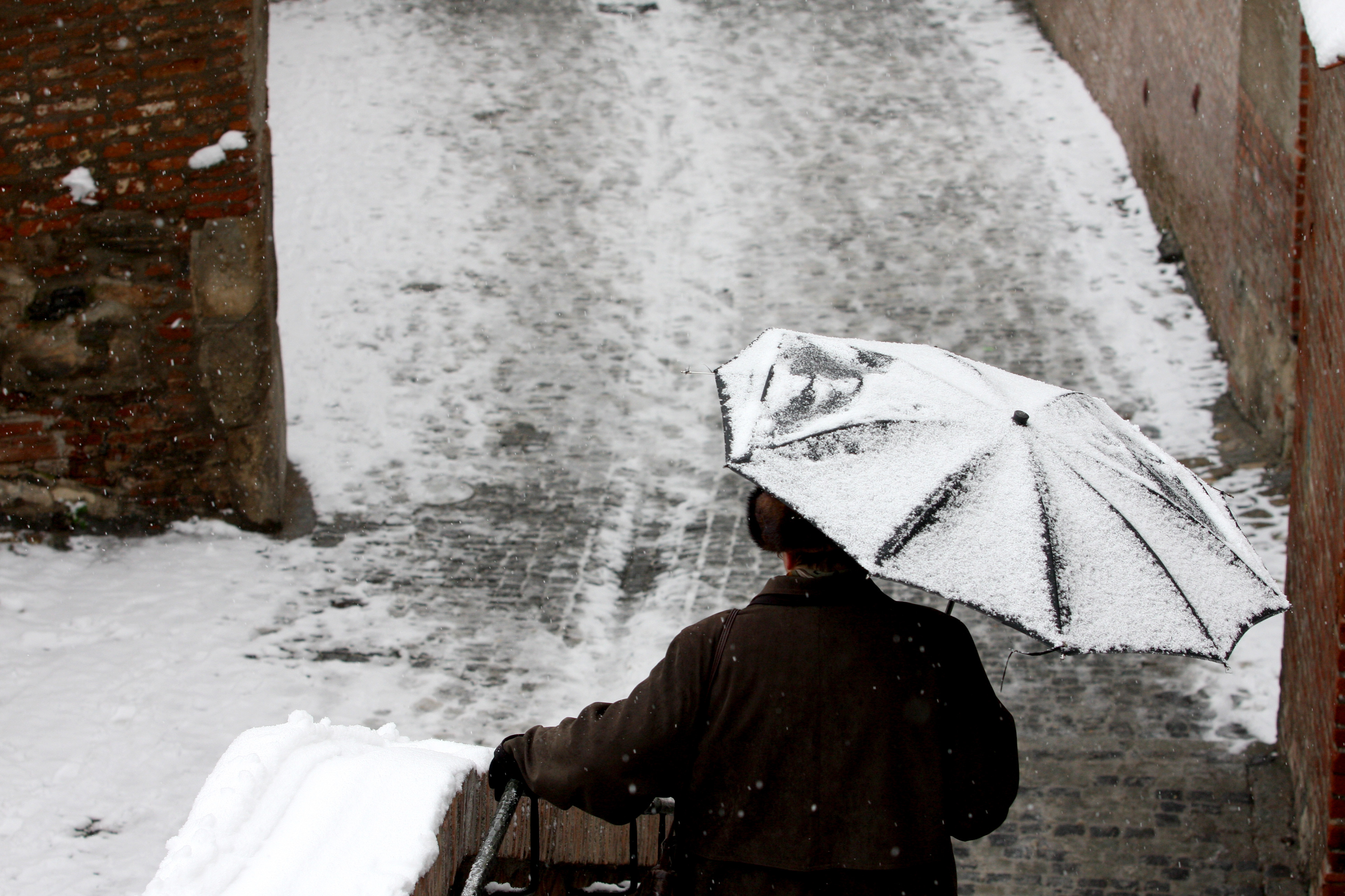 Luni, ninsori in sud-est. Marti, vreme inchisa. Miercuri, ploi si lapovita