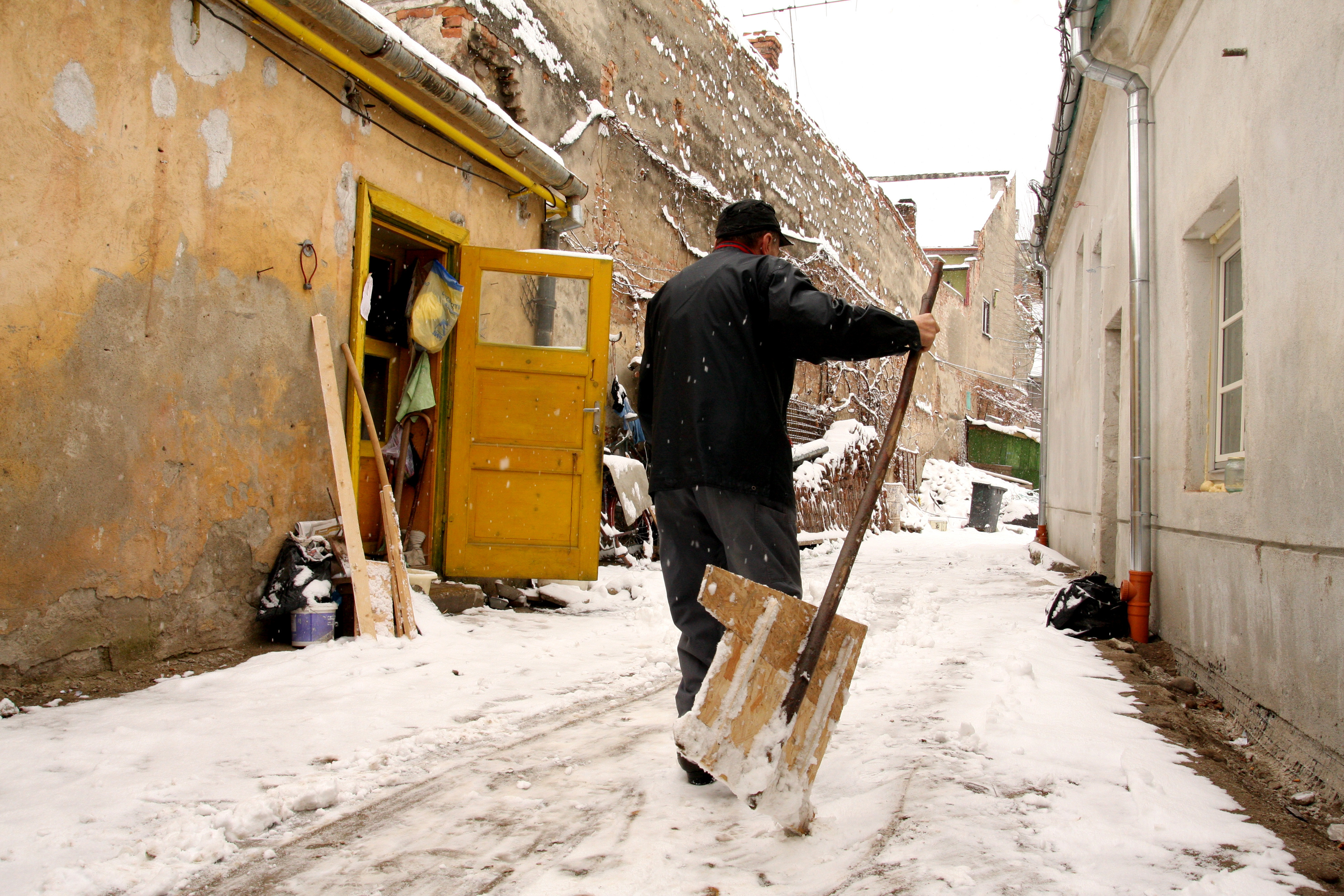 Nu-ti cureti zapada de “sub nas”, risti amenda. In Timis au fost aplicate peste 100 de somatii