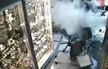 Jaf complet ratat! Talharii, pusi pe fuga cu extinctorul! VEZI VIDEO!