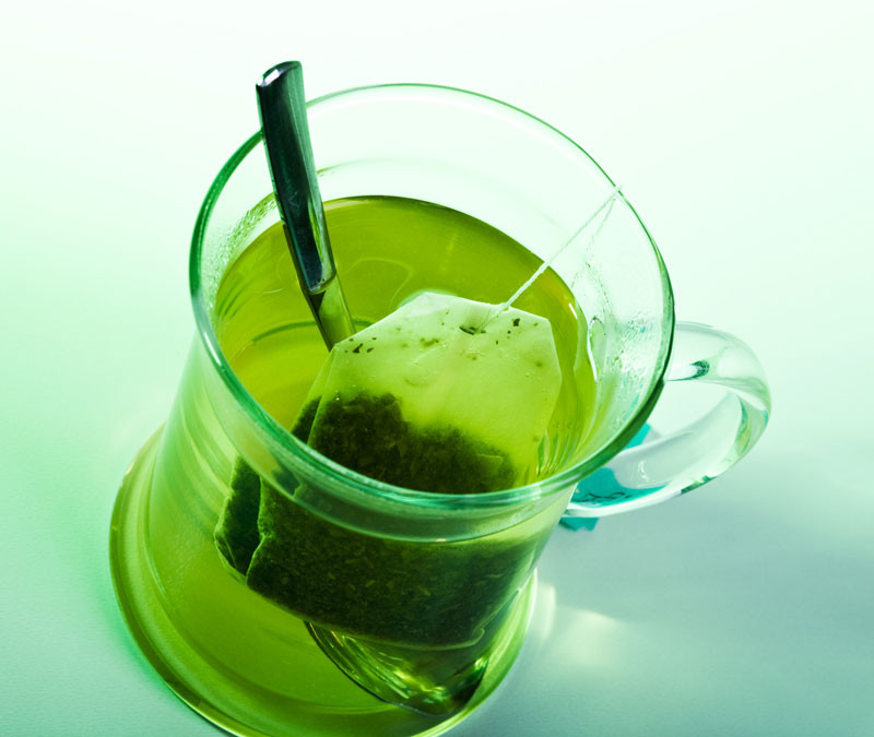 Consumul de ceai verde poate preveni cancerul pulmonar la fumatori