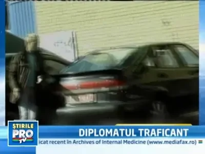 Diplomat prins in timp ce facea contrabanda cu ciorapi de dama