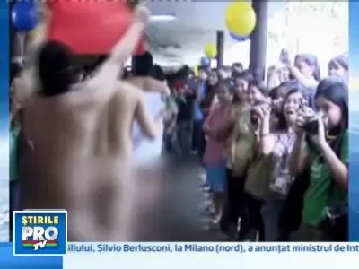 Protest nud, prin salile de curs ale facultatii!