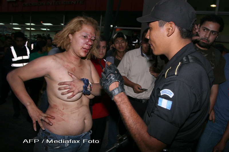 Au batut-o si i-au dat foc pentru ca a incercat sa-i fure!