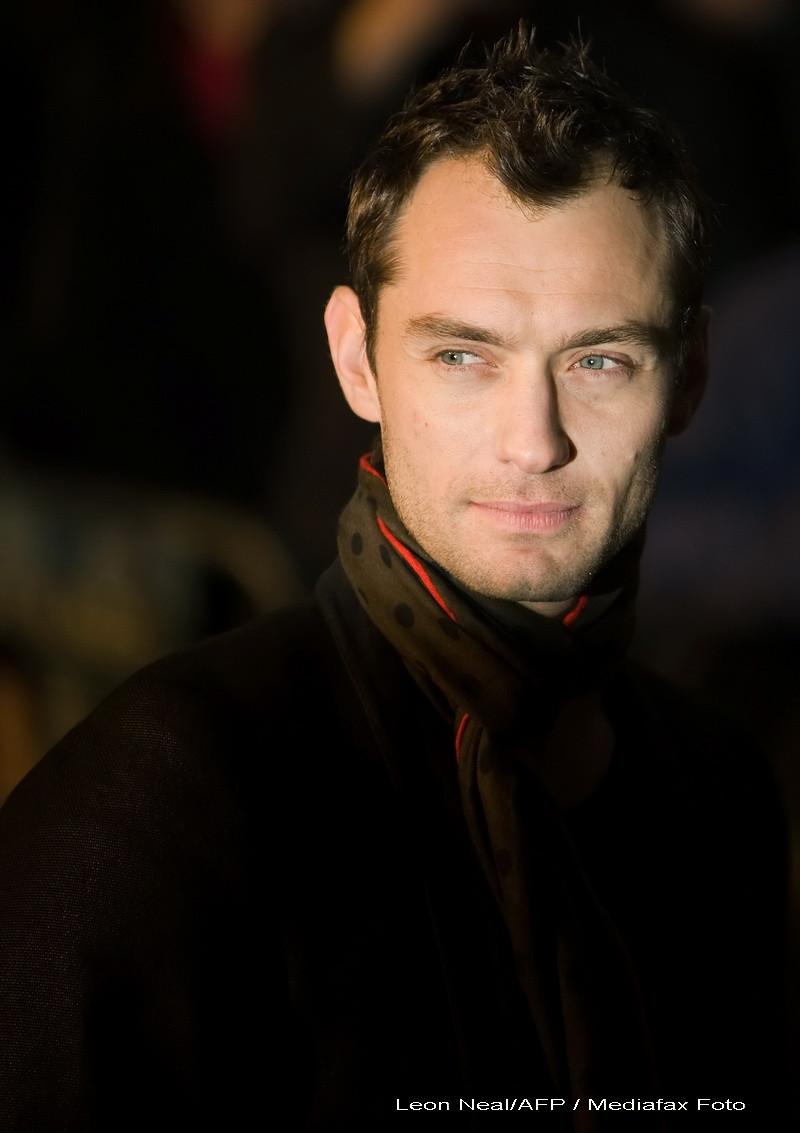 Jude Law s-a indragostit! De Robert Downey Jr!