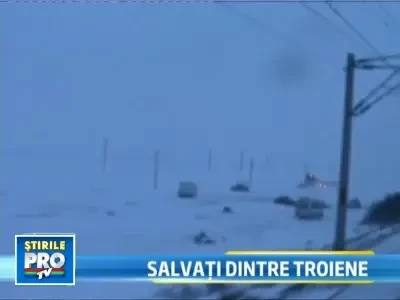 Prizonierii zapezii. Cimitire de masini pe drumurile Romaniei