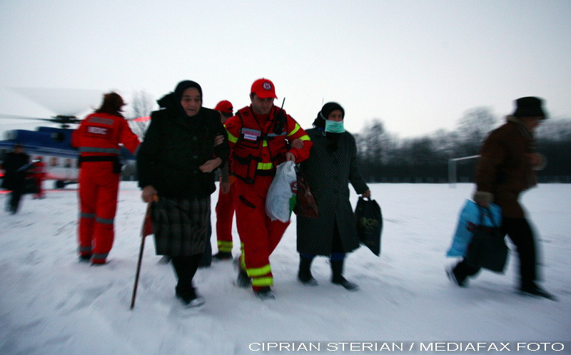 Cel putin 10 persoane au ajuns la spital cu mainile si picioarele degerate