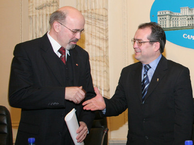 Boc catre UDMR: "Votati bugetul, va dam 3 miliarde de parlamentar"