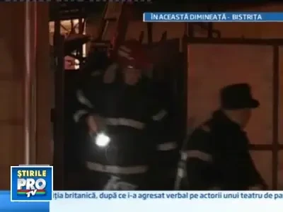 Au fost treziti de flacarile ce le cuprinsesera casa