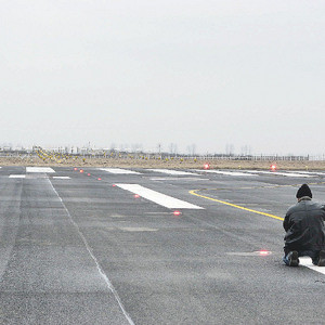 Aterizare de urgenta la Constanta. Un avion cu un miliardar de Forbes la bord avea parbrizul crapat