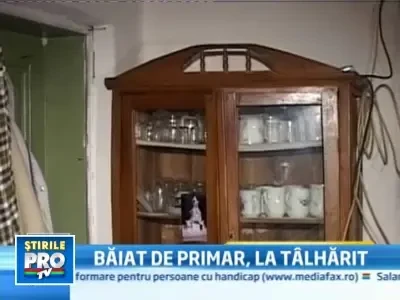 Batuti cu salbaticie, legati si jefuiti de toti banii din casa