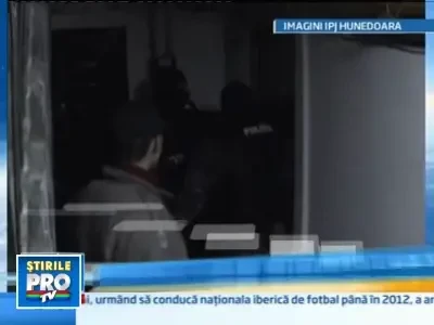 Hoti de cupru din Hunedoara, "vizitati" de mascati!