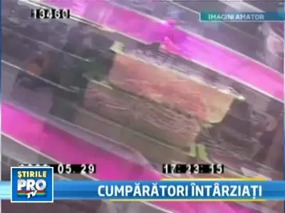 Haos la cumparaturi de Craciun! Si pe noapte, si pe zi