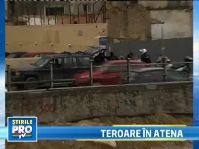 Un individ impusca oameni la intamplare pe strazile din Atena!
