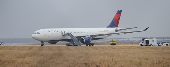 Un alt nigerian provoaca panica pe aeroportul din Detroit!