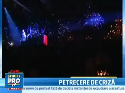 Fie criza cat de rea, grecii tot nu renunta la petrecerile de sfarsit de an