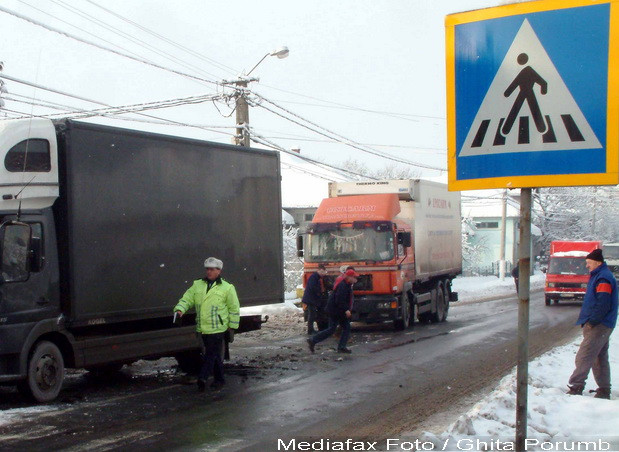 Cod galben de polei în Bucureşti şi alte nouă judeţe. 13 trenuri sunt în continuare anulate