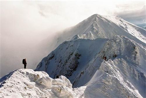 Risc de avalanse in Muntii Fagaras! Salvamontistii in alerta