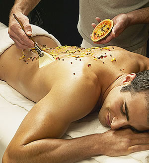 Rasfat masculin! Domnilor din Thailanda le place la SPA