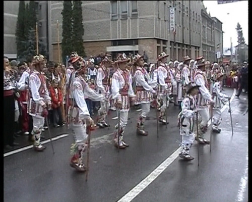 Ursi, capre si calusari, pe strazile din Comanesti!