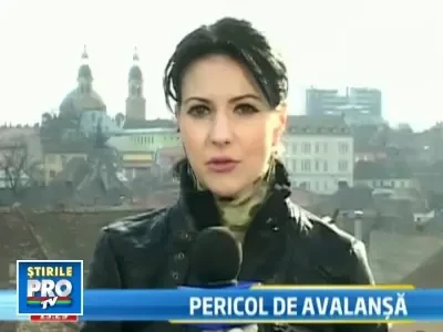 Aviz turistilor: Nu va aventurati pe trasee montane. Risc de avalansa!