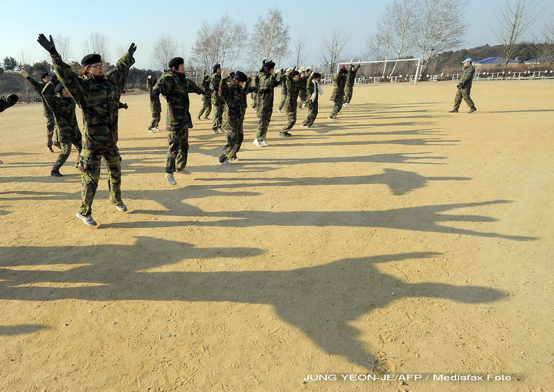 Sud-coreenii isi trimit copiii in tabere militare!Ii pregatesc pentru viata