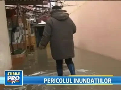 Mai multe gospodarii din Timis, inundate din cauza unui canal colector