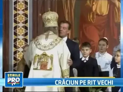 Medvedev si Putin la slujba de Craciun! Dar nu la aceeasi biserica